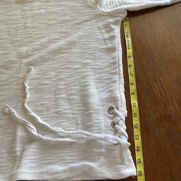 Joan’s New York signature textured white boatneck grommet with tie size Medium - Picture 9 of 11